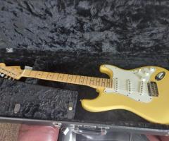 Fender Strat with Hardshell case