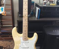 Fender Strat with Hardshell case - 2